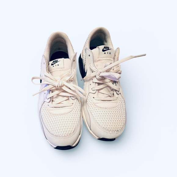 Women’s Nike Air Max Excee Size 8 White with Black & Gold Accents - Picture 2 of 9